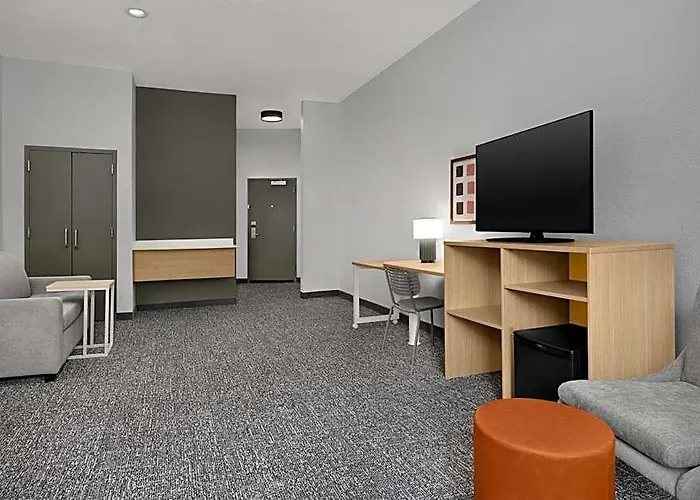Comfort Suites Vestal Near University